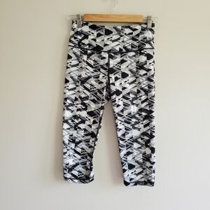 VICTORIA Support Capri Leggings